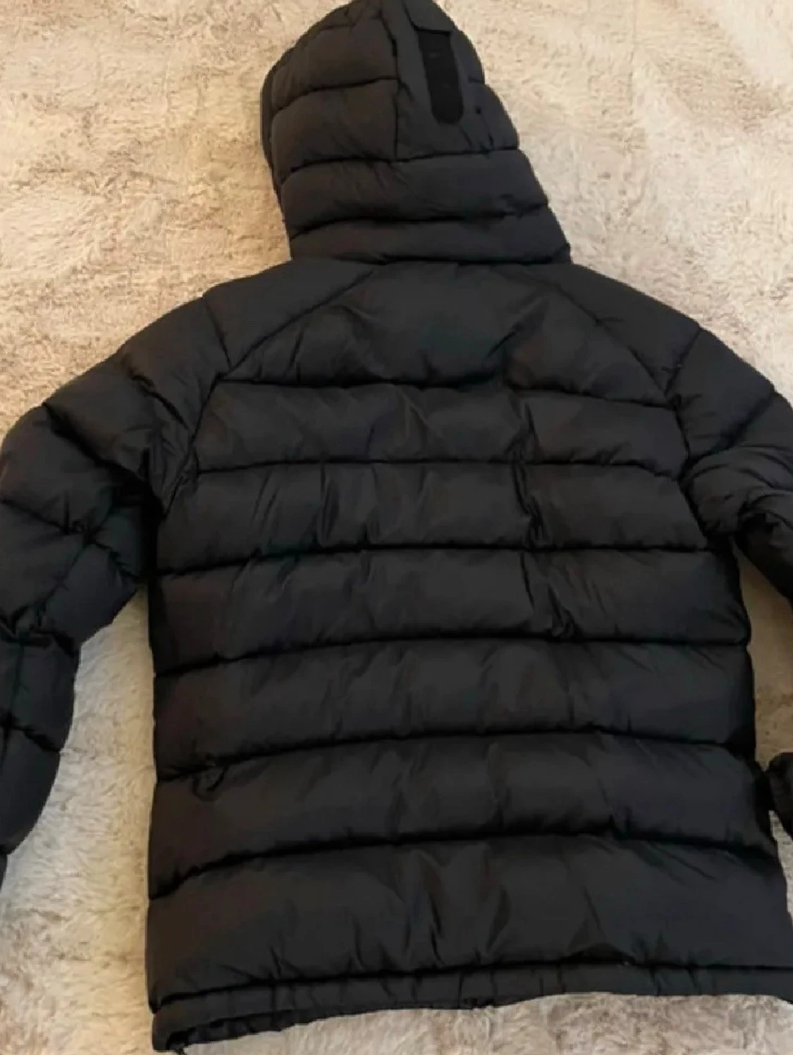 Svart dunjacka från Peak Performance - 1