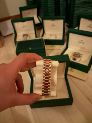 Klocka - På denna bild så ser du en helt oanvänd klocka som är i perfekt skick👍