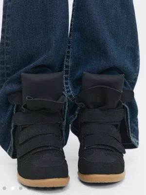 Wedge sneakers - Jättefina wedge sneakers i storlek 41, Säljer då jag fick ett extra par hem. Skorna är helt nya och aldrig använda lådan finns kvar och prislapp sitter fortfarande på.💓