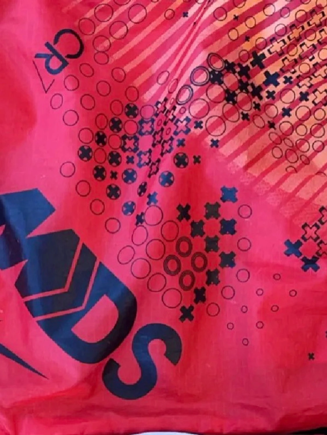 Röd strandponcho från Adidas