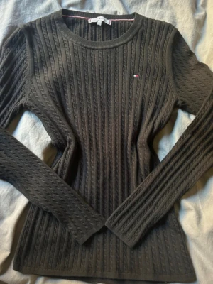 Tommy Hilfiger stickad tröja  - Mycket fint skick! Använd fåtal gånger⭐️ pris kan diskuteras 