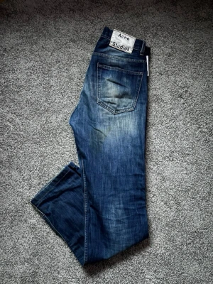  Vintage Acne studios jeans - Tja! Säljer nu ett par riktig snygga vintage jeans från Acne studios🤩Jeansen har en riktigt snygg look och skicket är 9/10 som nya! Har du nån fråga så är det bara att höra av sig!🤩🤝