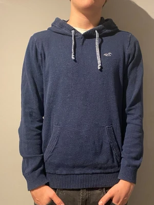 Hollister hoodie - Snygg Hollister hoodie i bra skick