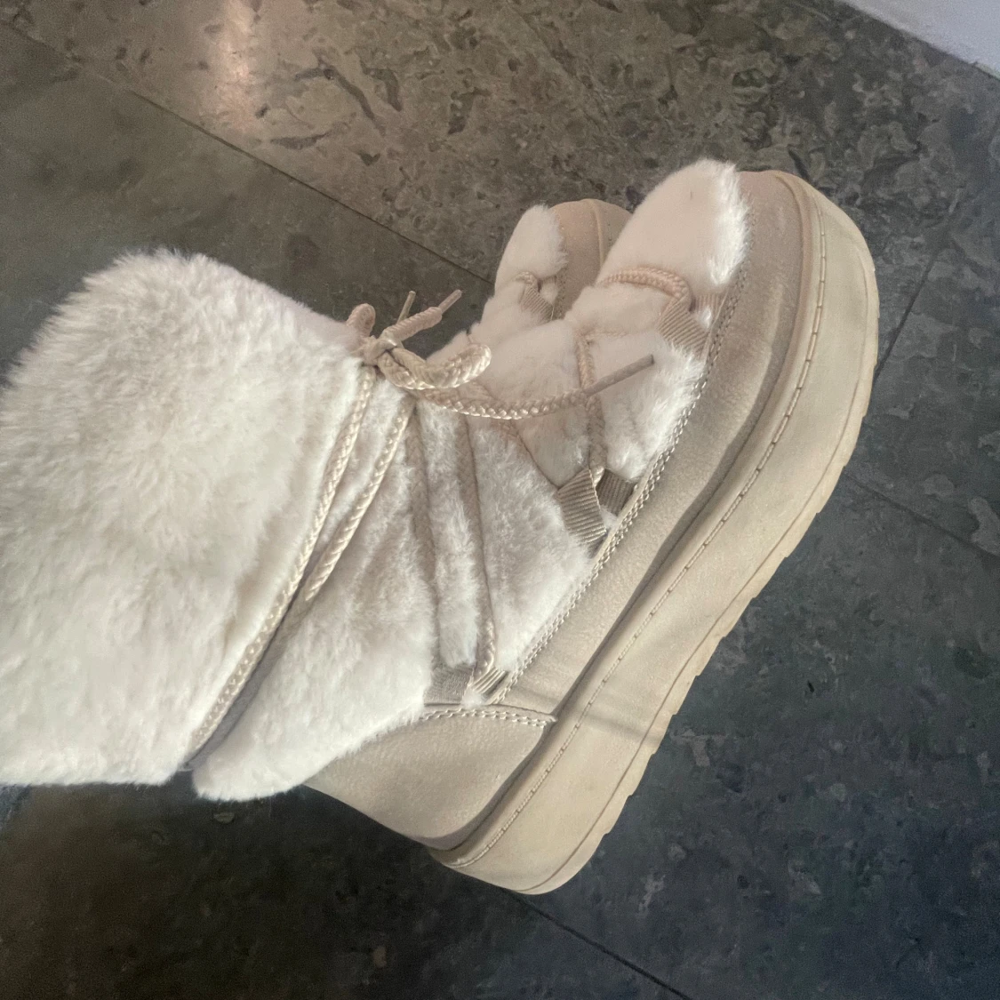 Inukkidupes i storlek 37 - 2