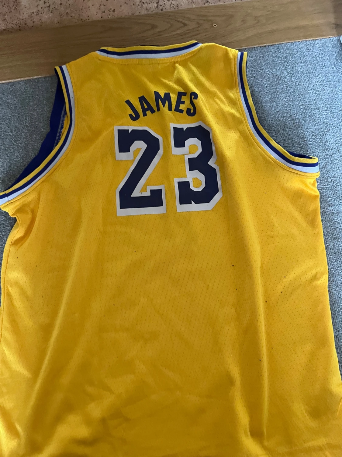 Gul Lakers James 23 baskettröja - 2