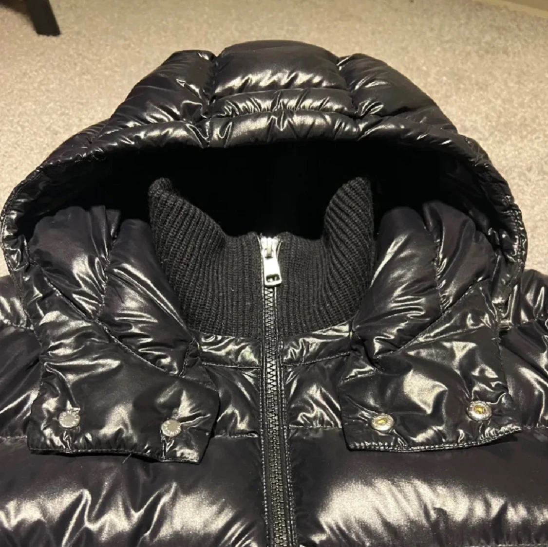 Svart Moncler pufferjacka med huva - 3