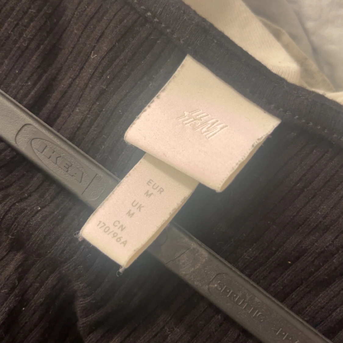 Svart ribbad topp med knappar H&M - 2