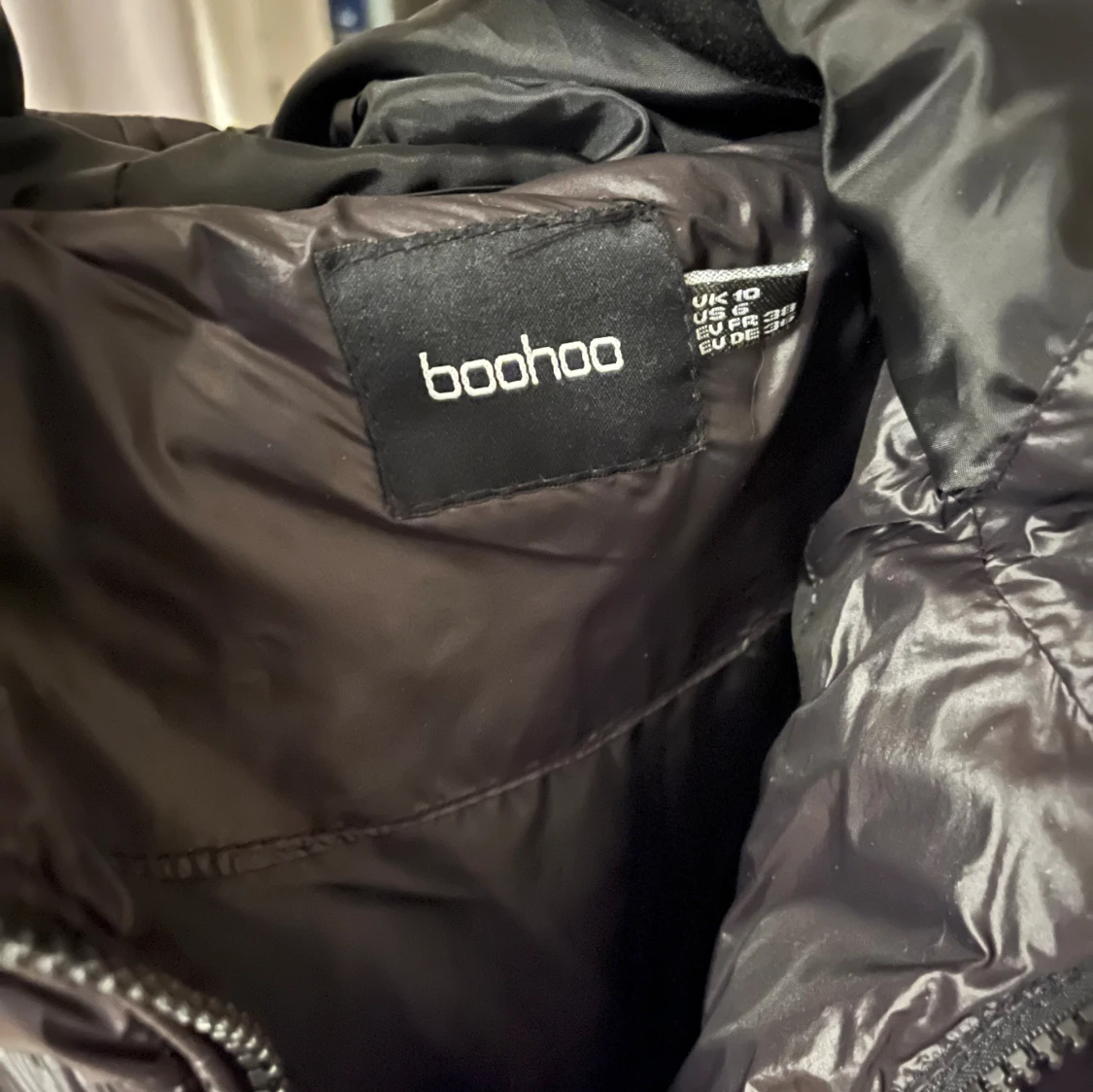 Svart pufferjacka från Boohoo - 2
