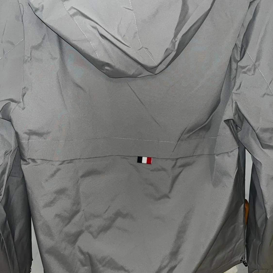 Grå vindjacka Moncler med huva - 3