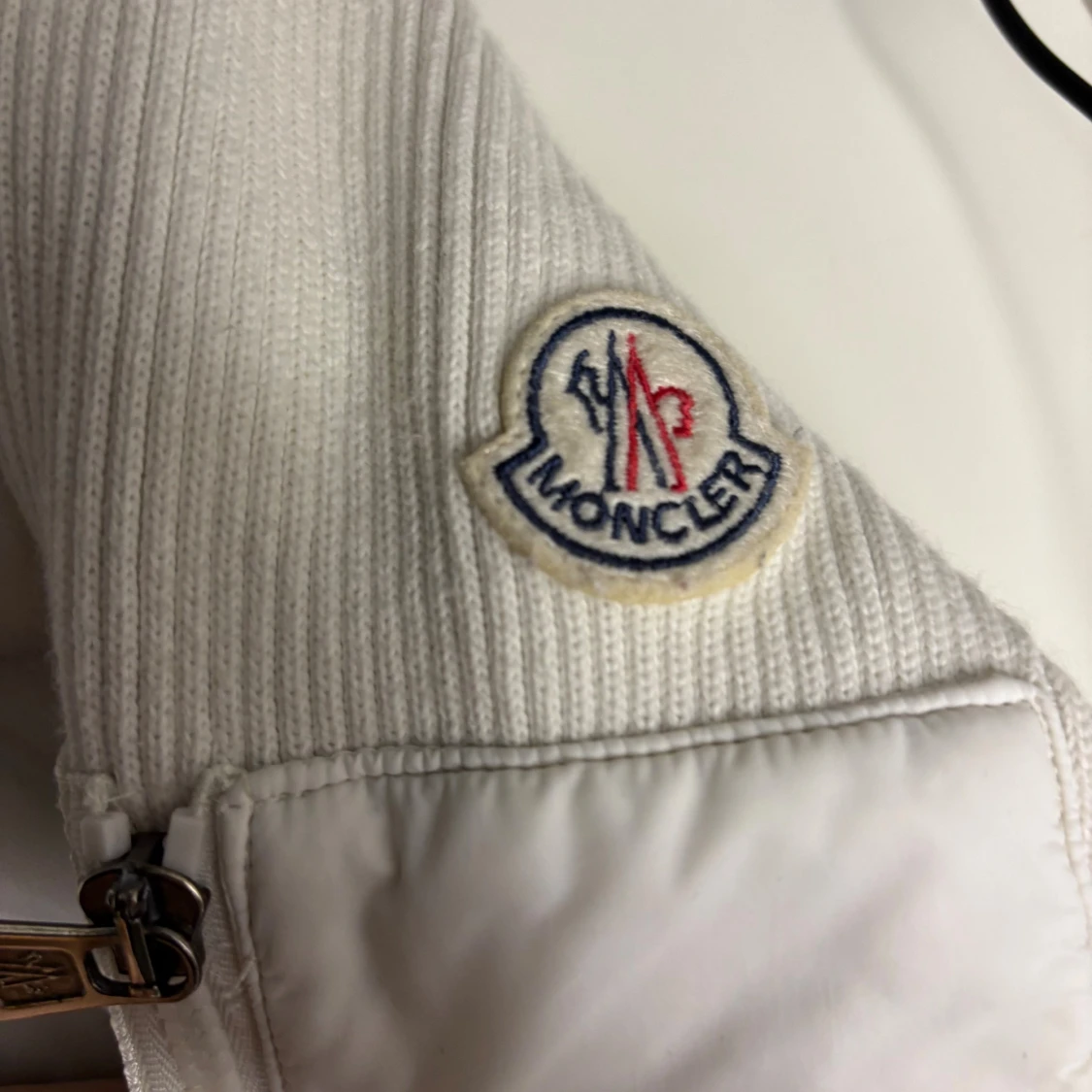 Vit pufferjacka från Moncler - 1