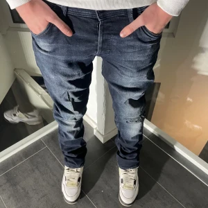Jack & Jones jeans - Blå Jack & Jones jeans - Slim Glenn/Super Stretch - W31 L34 - Skick 7/10 - Lite skrynkliga vid benet - Hör av er vid minsta fundering