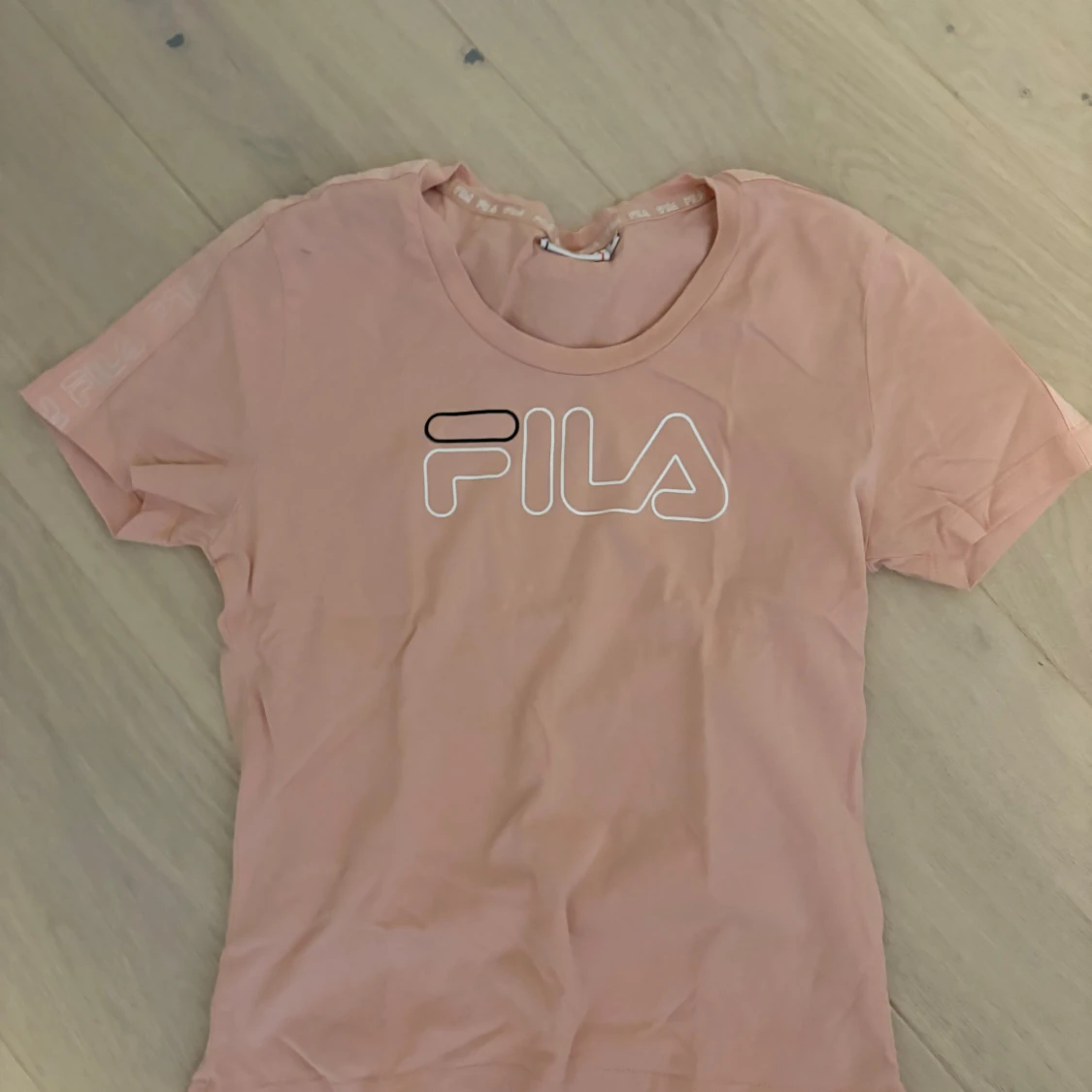 Ljusrosa FILA t-shirt i bomull