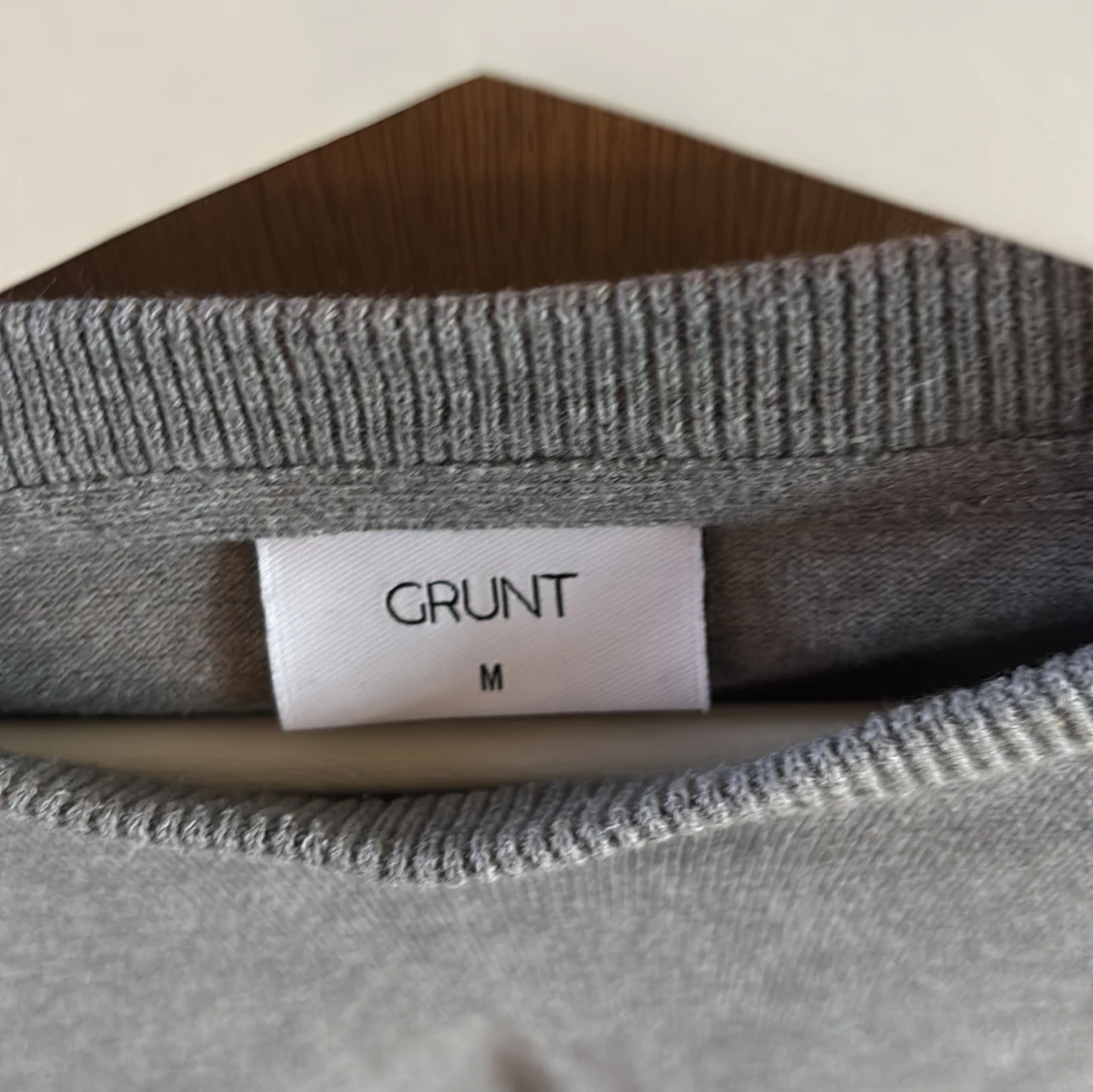 Grå stickad tröja från Grunt - 1