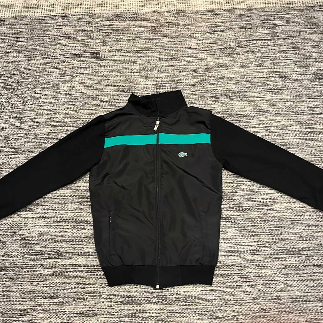 Svart kofta från Lacoste M