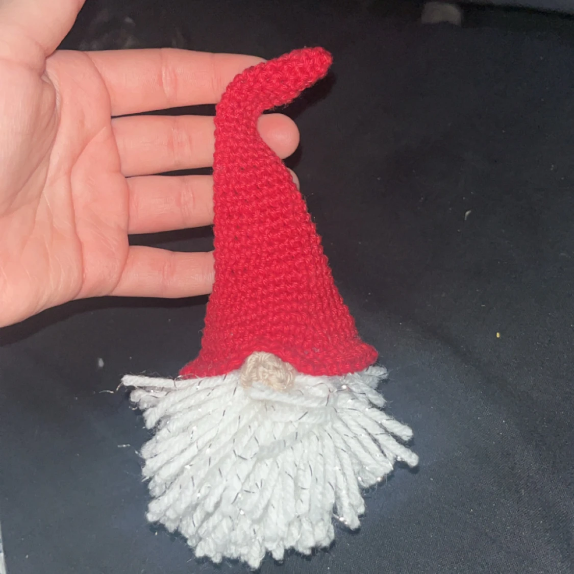 Röd virkad tomteluva till dekoration - 3