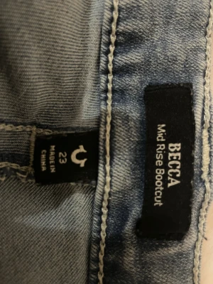True Religion Becca Bootcut Jeans ljusblå - Nyskick använt 2gånger  storlek 23 passar 152