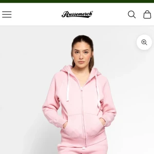 Byta russemerch  - Kan någon snälla byta min russemerch som är storlek xs till en s. Tröjan bara 💗💗