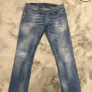 Dondup George jeans - Feta Dondup jeans i storlek 33, skick 10/10 som nya! Hör av dig vid funderingar!