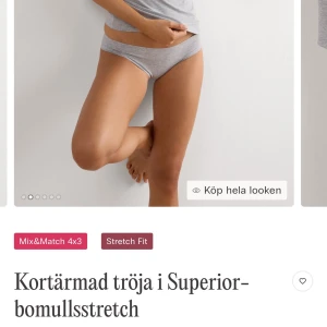 Tajt intimissimi t shirt - Superskön grå t-shirt från Intimissimi i Superior-bomullsstretch. Endast använd ett fåtal gånger, den sitter väldigt figursydd  och den är inte cropped alls. 