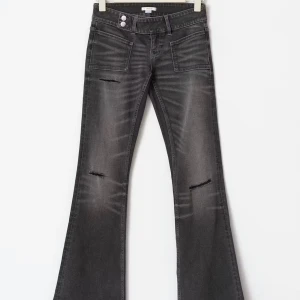 Pleated Jean Gina tricot - Pleated jeans ifrån Gina i storlek 170. Används max två gånger och är därav i ny skick. Tveka inte på att skriva om ni skulle ha några funderingar!🤗