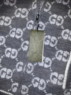 Grå stickad kofta  - Säljer denna tröja dä jag inte använder den längre 