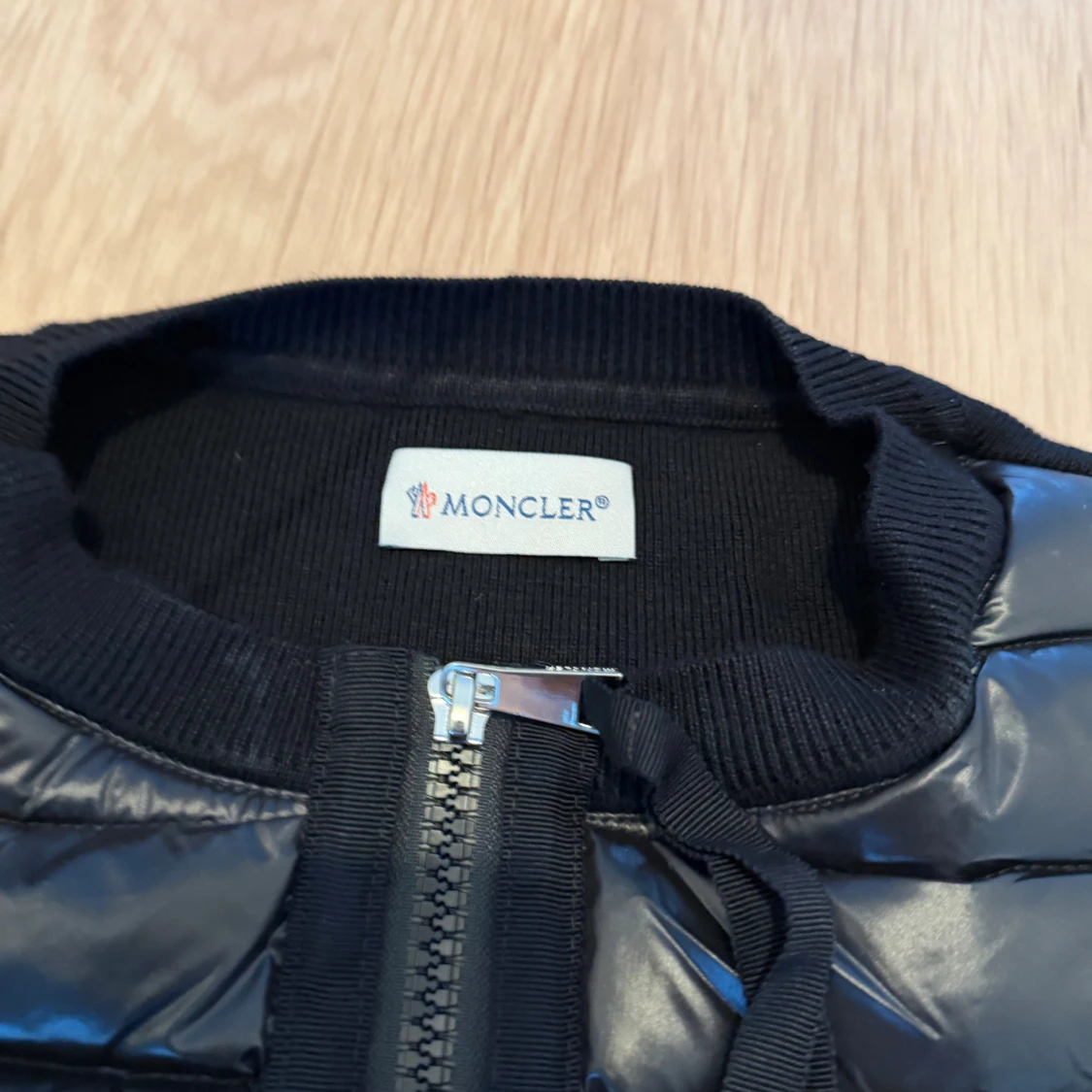 Svart quiltad pufferjacka från Moncler - 2