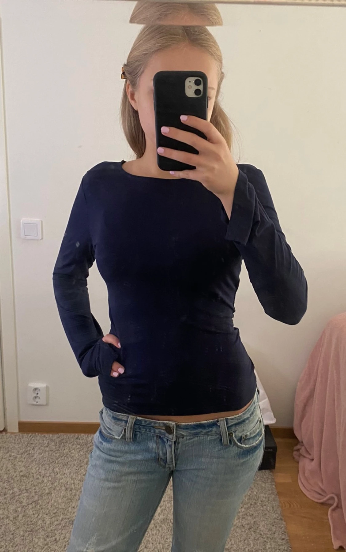 Mörkblå långärmad tröja