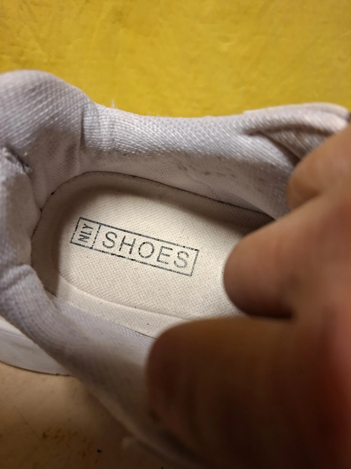 Vita sneakers med platt sula - 4