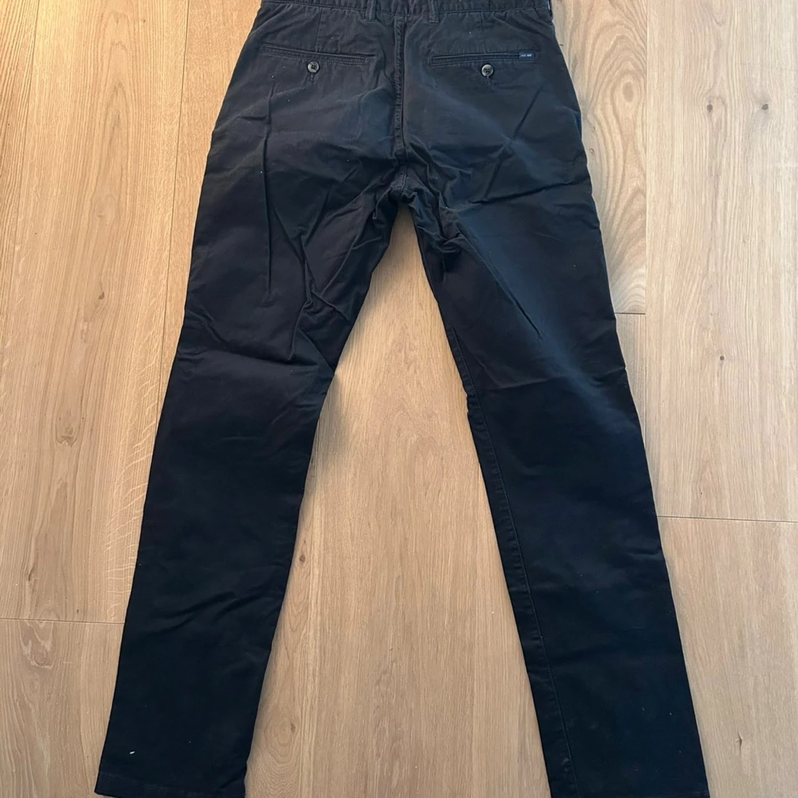 Mörkblåa chinos  - 1