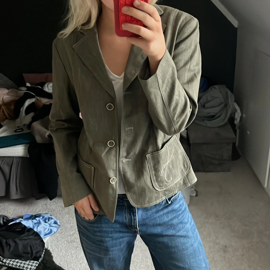 Olivgrön kavaj med broderade fickor