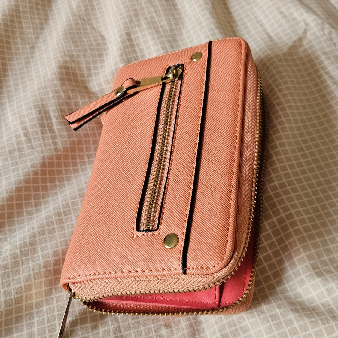 Rosa plånbok med handledsrem - 1