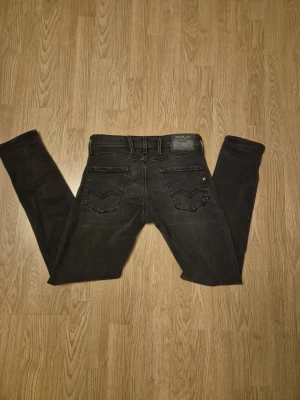 Replay anbass - Replay anbass storlek W30 L32                        inga tecken på användning, hör av dig vid frågor                                                                     Mvh hugo