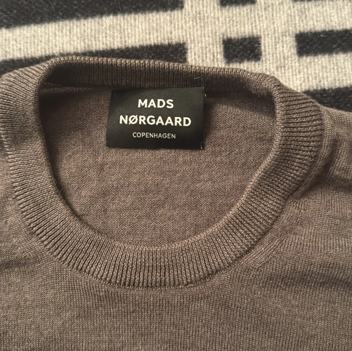 Brun stickad tröja från Mads Nørgaard - 1