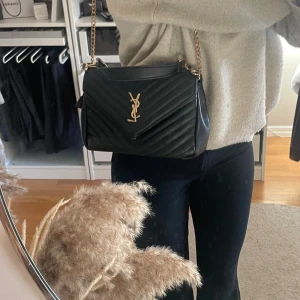 Svart ysl väska  - Säljer min favorit väska, då jag fått en ny! Eftertraktad väska! Skriv vid frågor