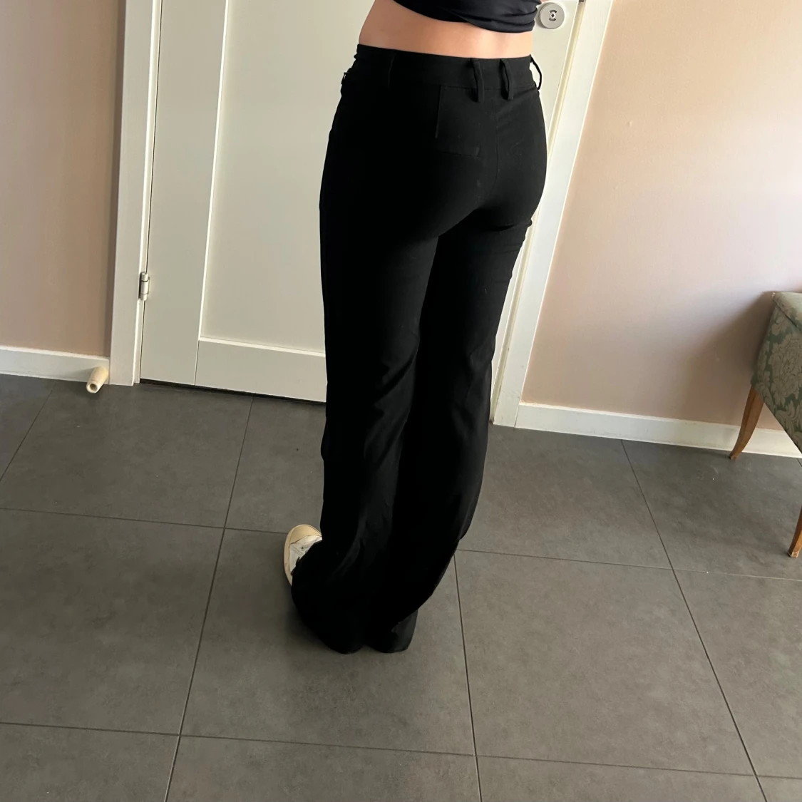 Svarta kostymbyxor från Weekday - 1