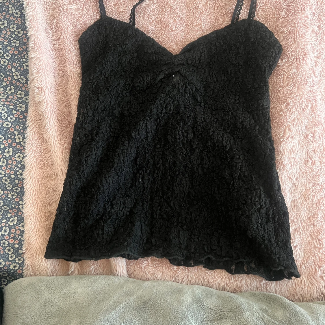 Svart spetts topp från Nelly  - 3