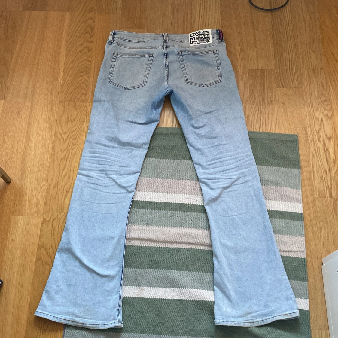 Ljusblå bootcut jeans från Cheap Monday - 1