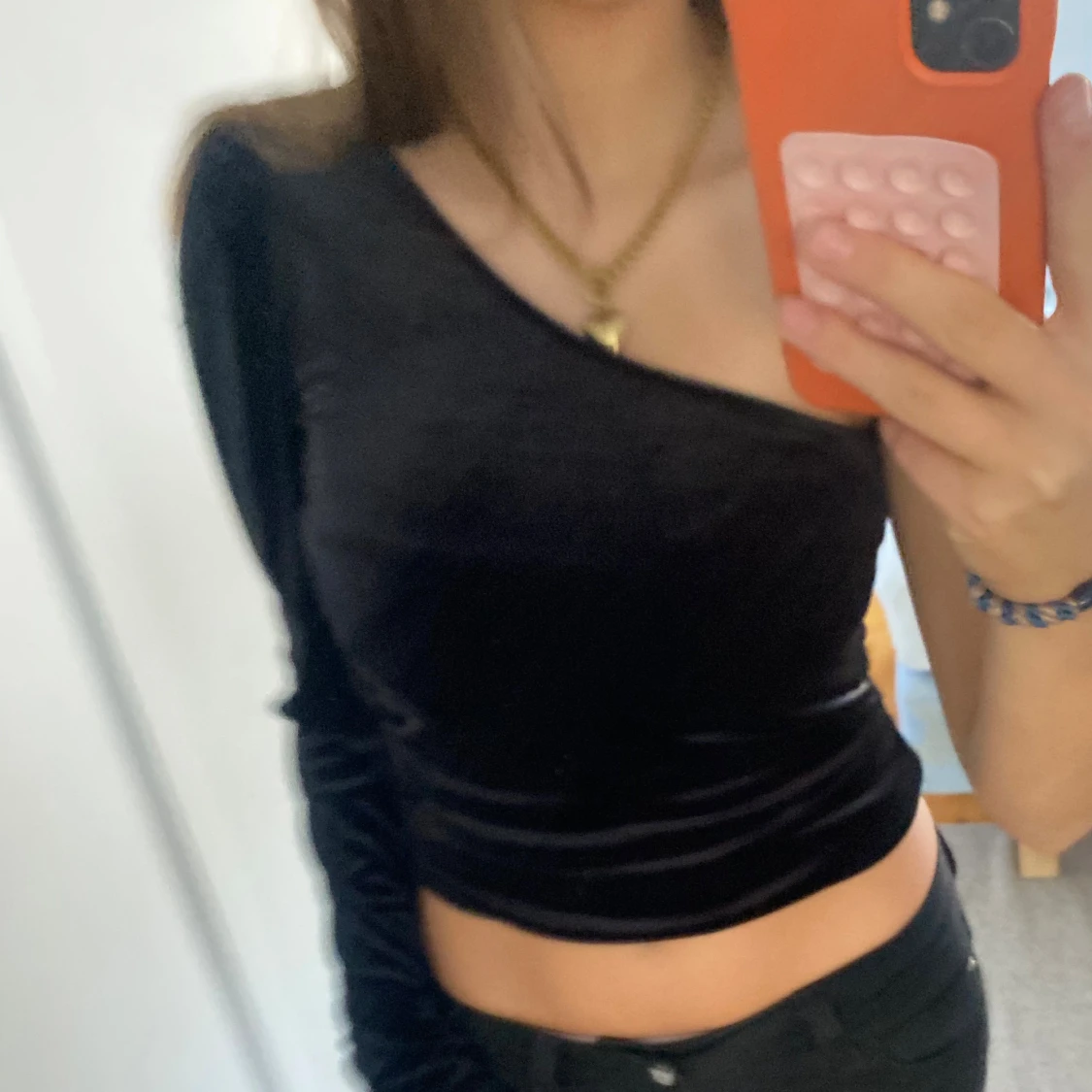 Svart oneshoulder topp