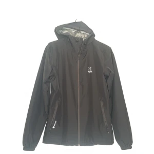 Haglöfs Jacka - Haglöfs jacka i mycket bra skick, knappt använd. Storlek M, köpt för 1499 kr