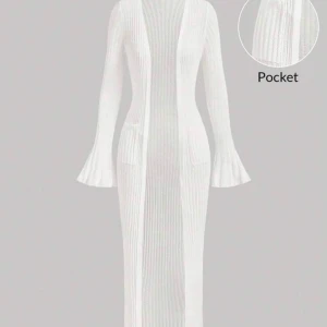 Lång kofta ifrån SHEIN - Jag säljer denna vita långa koftan ifrån SHEIN då den inte kommit till användning. Jag har tagit SHEIN bild men om du skulle vilja se koftan bättre o hur den sitter på mig är det bara att skriva till mig så löser jag!!