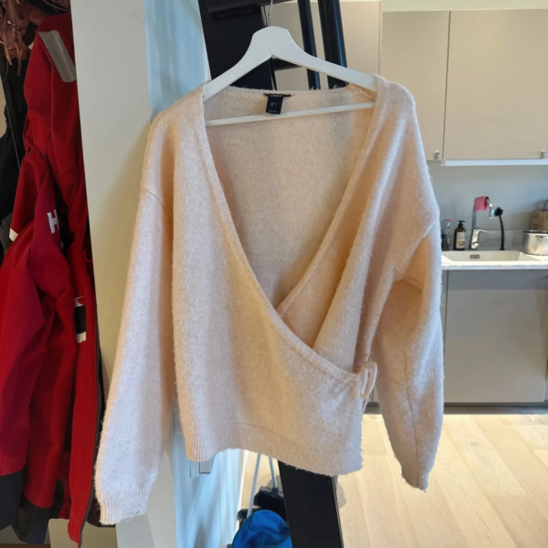 Ljusrosa omlottkofta från Lindex - 1