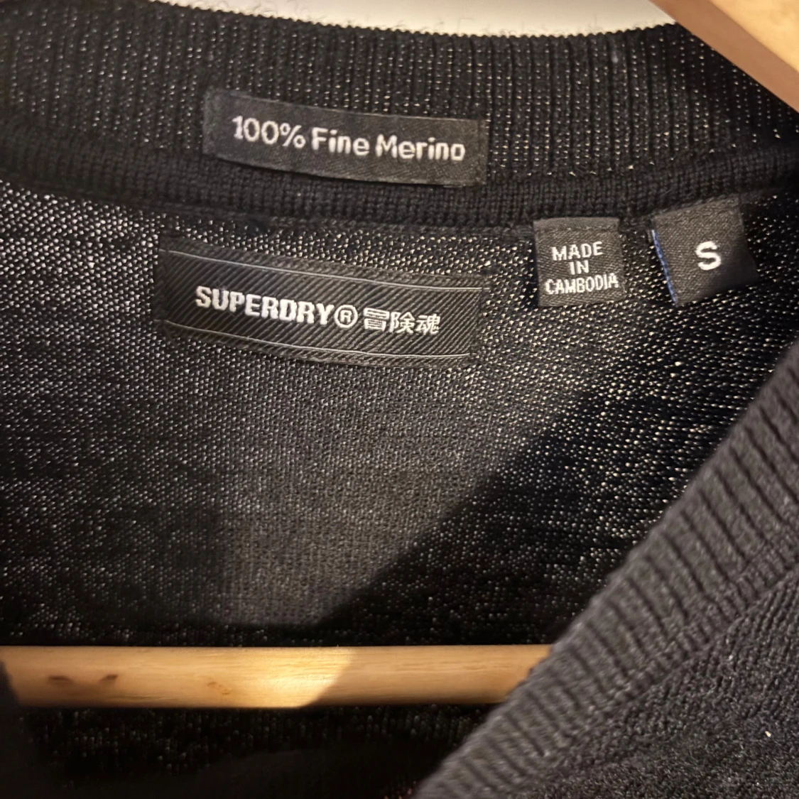 Svart merinotröja från Superdry - 3