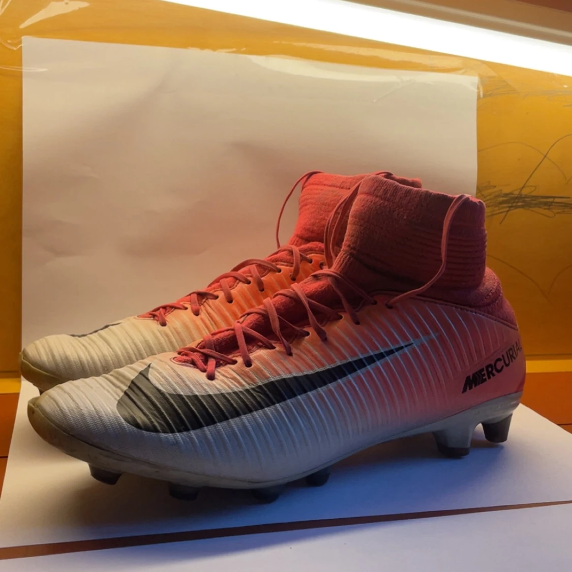 Nike Mercurial fotbollsskor rosa/vit