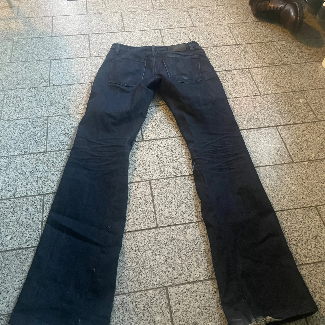 Whyred Dee bootcut jeans mörkblå - 1