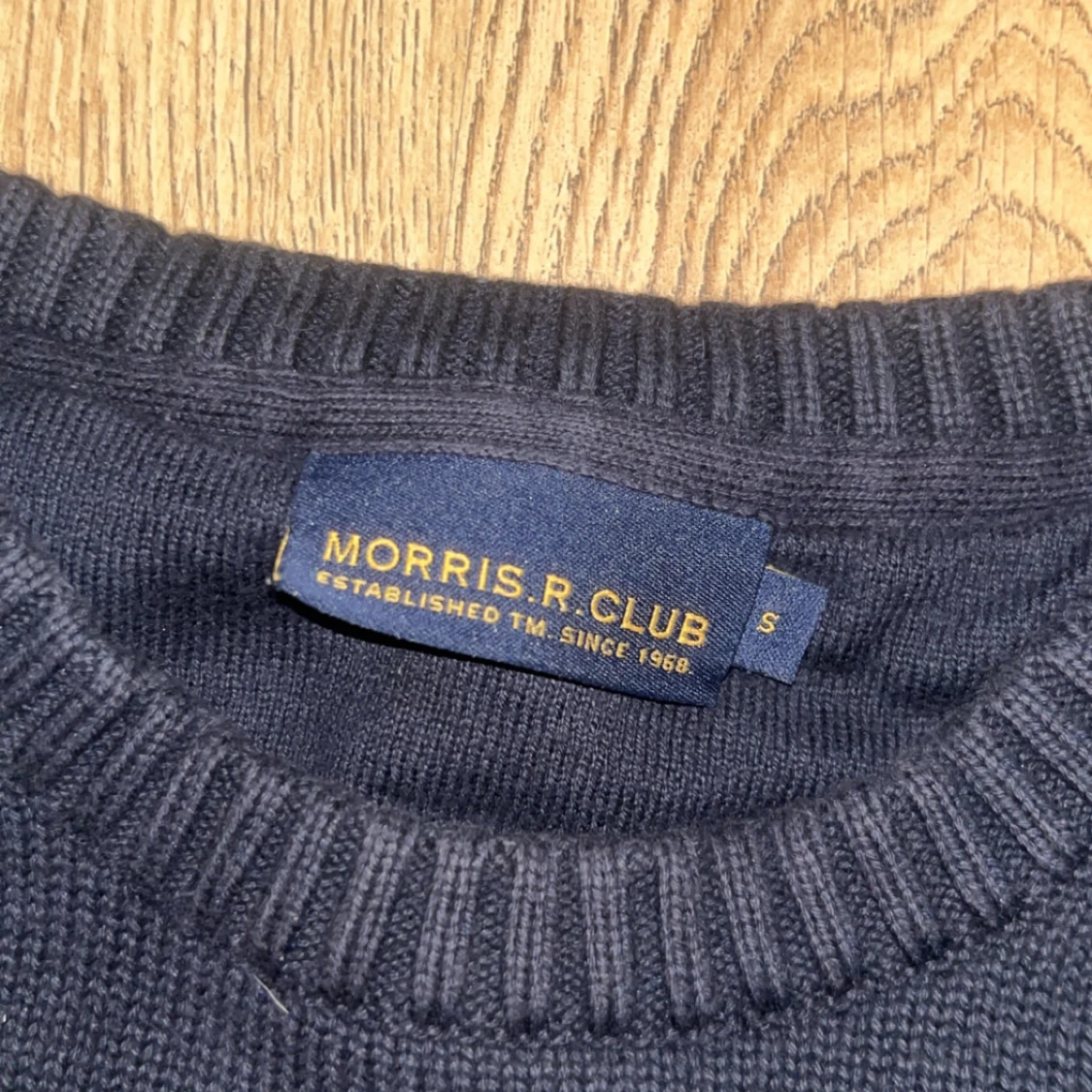 Svart stickad tröja Morris R Club - 1