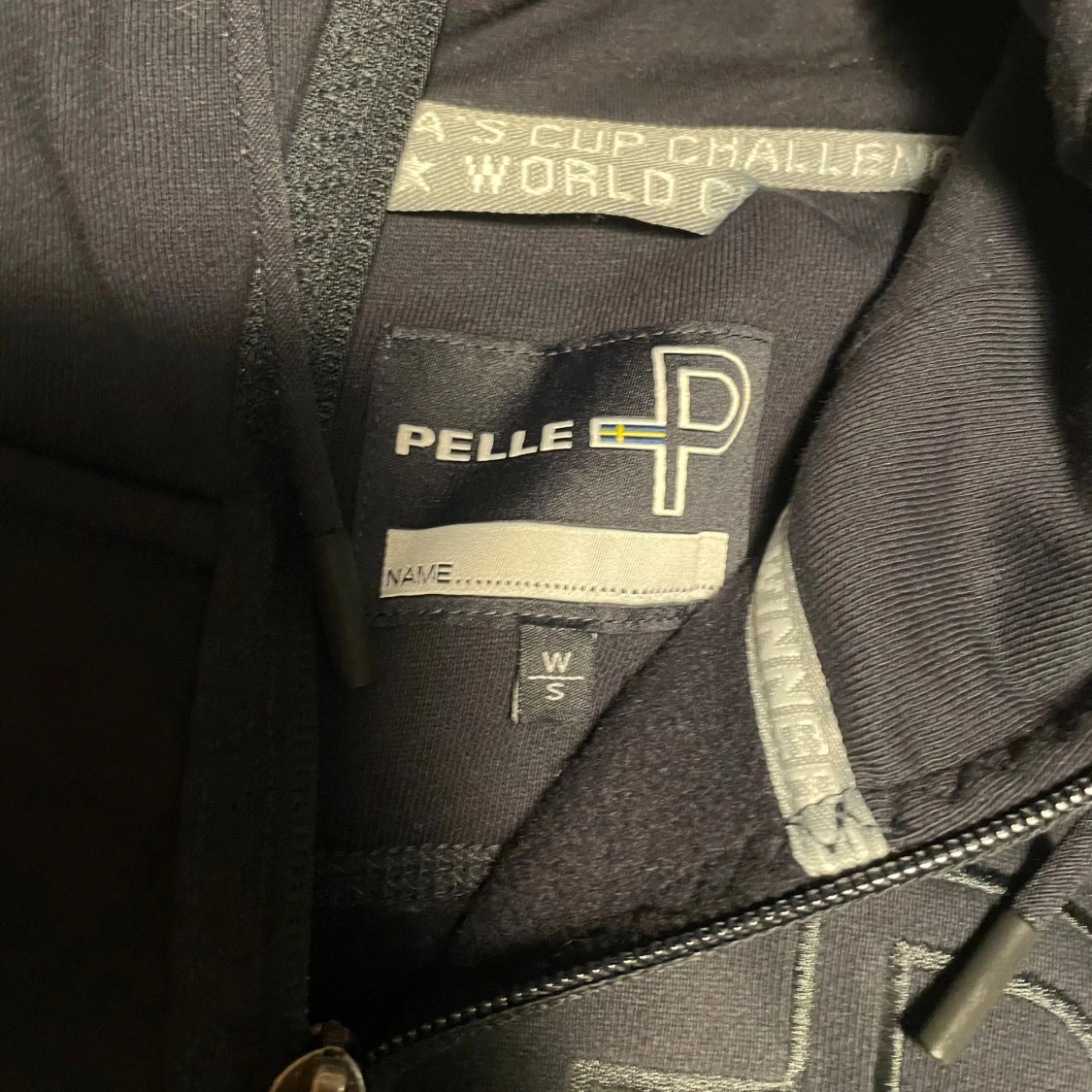 Svart hoodie från Pelle P med dragkedja - 1