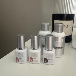 Depend gel iq - Säljer tre färger och två st ”high shine” från Depend då de inte kommer till användning!😊 * Deco rose, 1 oöppnad 1 testad * Own your style, testad * High shine, 1 oöppnad 1 testad, ca 80% kvar De har märken på sig då de legat i en låda, men inget som påverkar funktionen. Nypris för allt 300kr +, säljer gärna allt för 120kr