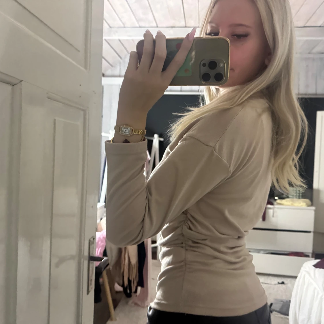 Beige långärmad off shoulder topp  - 3