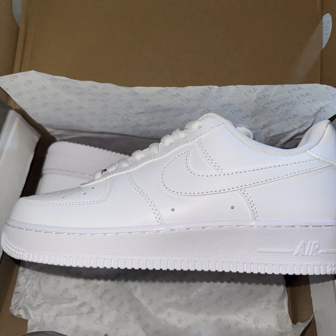 Nike Air Force 1 helvita sneakers