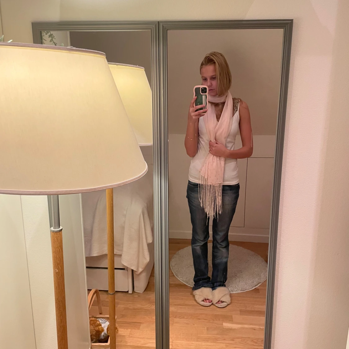 Ljusrosa tun glittrig halsduk med fransar